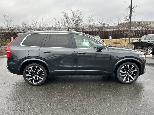 2022 Volvo XC90 Momentum