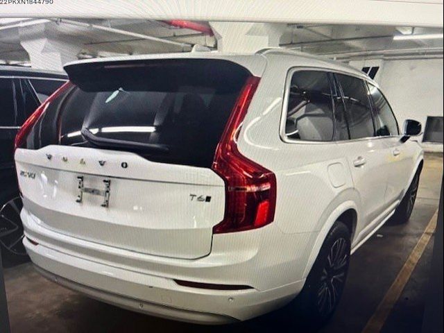 2022 Volvo XC90 Momentum