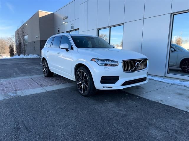 2022 Volvo XC90 Momentum