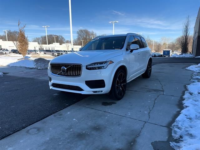 2022 Volvo XC90 Momentum