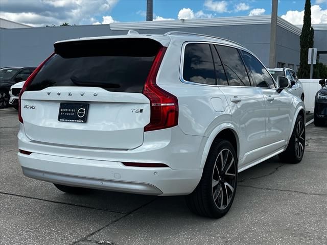 2022 Volvo XC90 Momentum