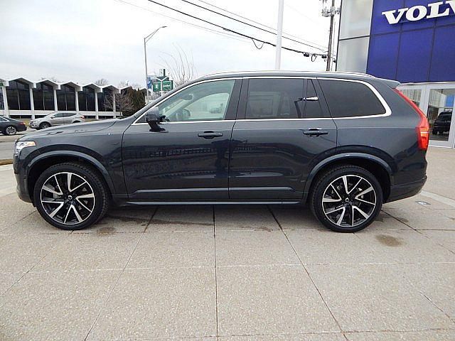 2022 Volvo XC90 Momentum