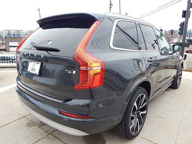 2022 Volvo XC90 Momentum