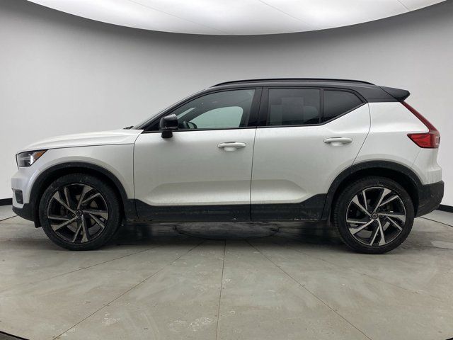 2022 Volvo XC40 R-Design