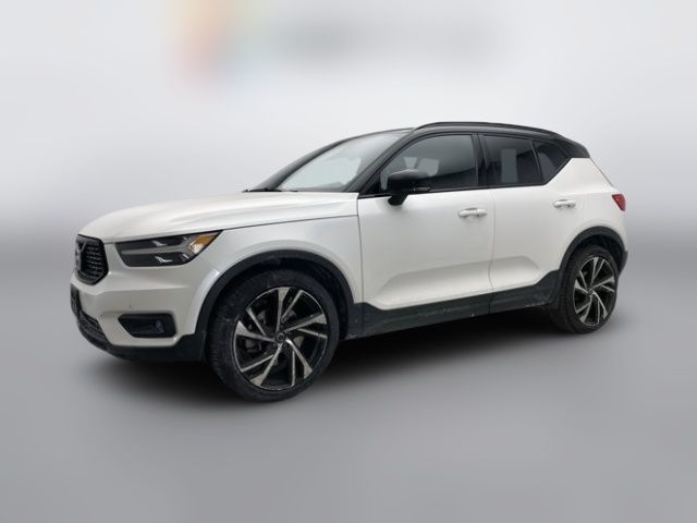 2022 Volvo XC40 R-Design