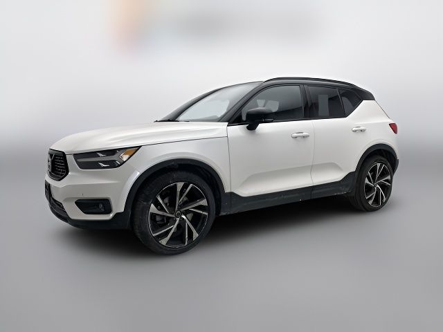 2022 Volvo XC40 R-Design