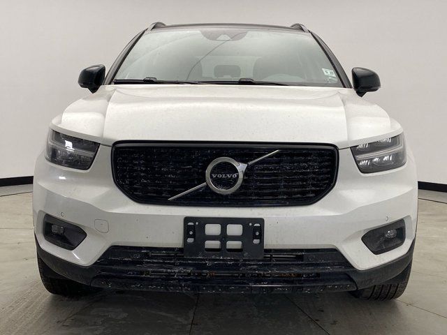 2022 Volvo XC40 R-Design