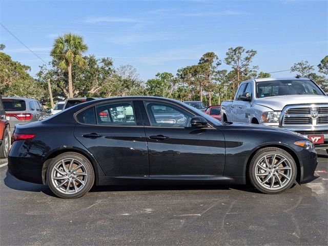 2023 Alfa Romeo Giulia Base