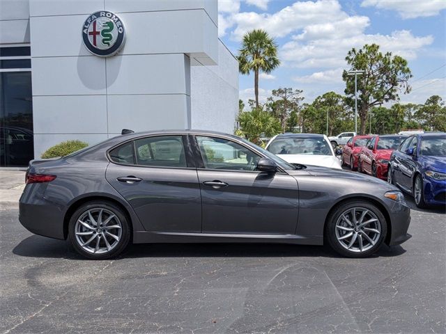 2023 Alfa Romeo Giulia Base