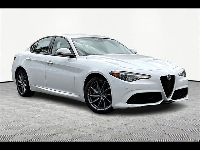 2023 Alfa Romeo Giulia Base