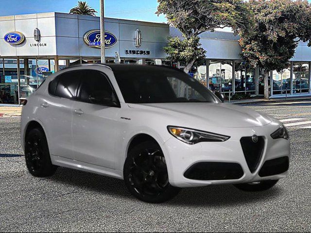 2023 Alfa Romeo Stelvio Estrema