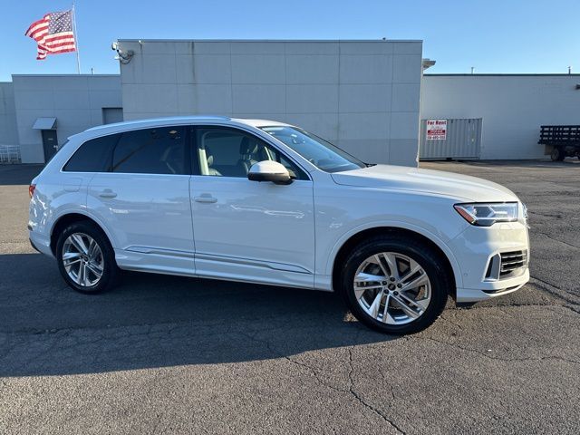 2023 Audi Q7 Premium Plus