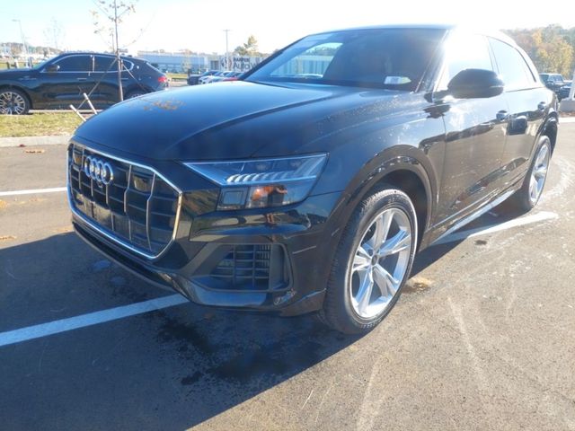 2023 Audi Q8 Premium Plus