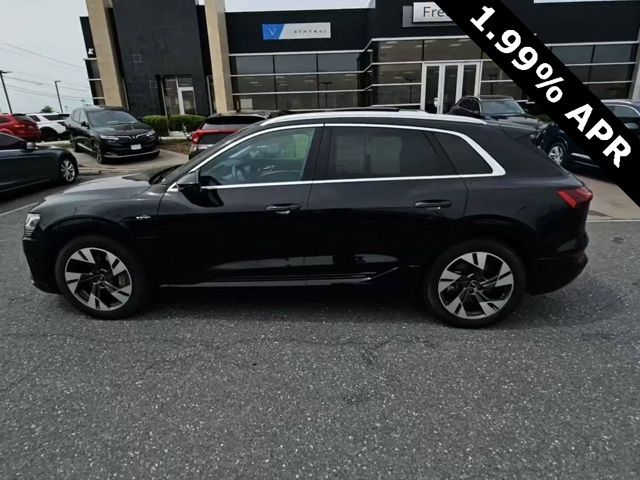 2023 Audi e-tron Premium Plus