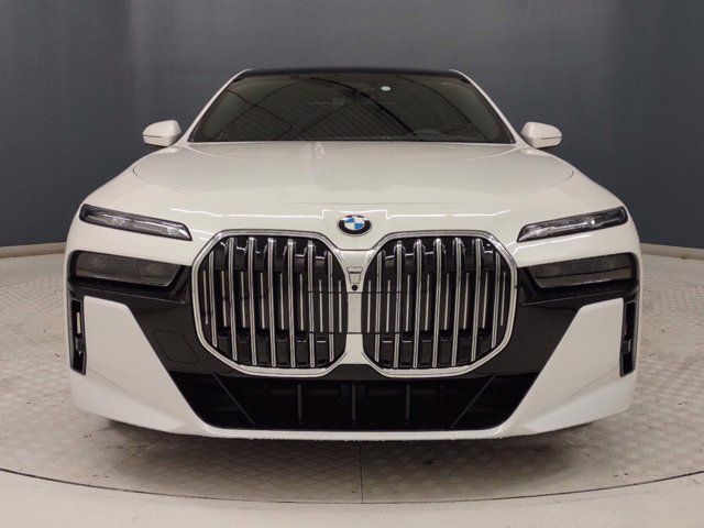 2023 BMW 7 Series 740i