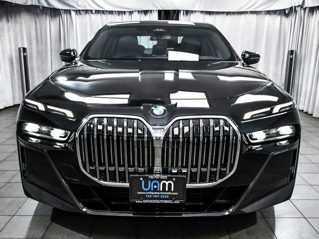 2023 BMW 7 Series 740i