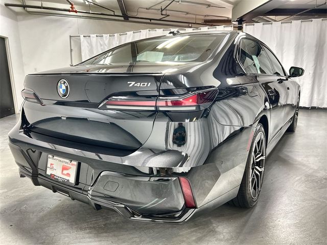 2023 BMW 7 Series 740i