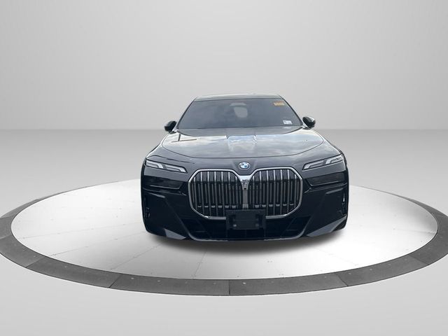 2023 BMW 7 Series 740i