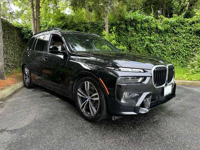 2023 BMW X7 M60i