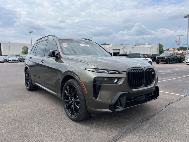2023 BMW X7 M60i