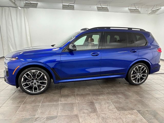 2023 BMW X7 M60i