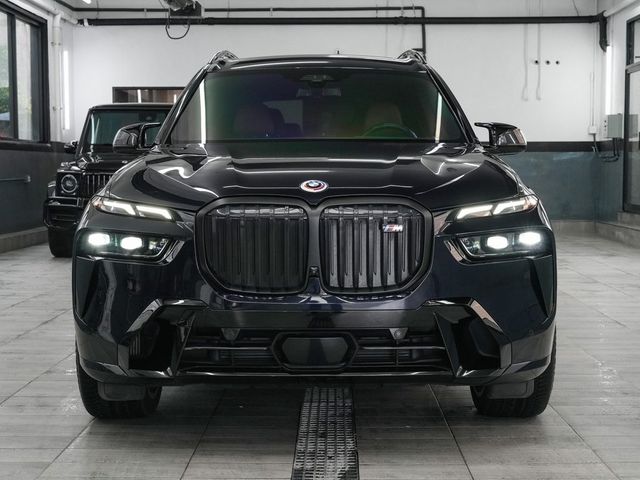 2023 BMW X7 M60i