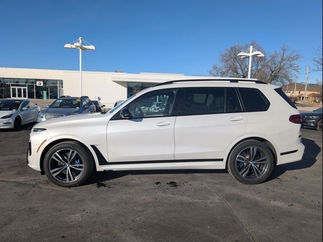 2023 BMW X7 M60i