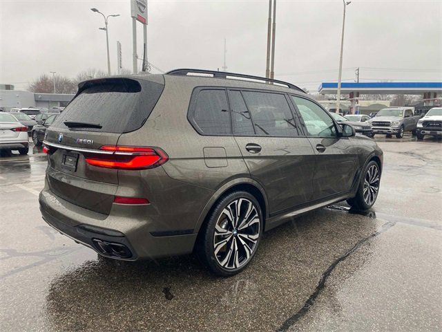 2023 BMW X7 M60i