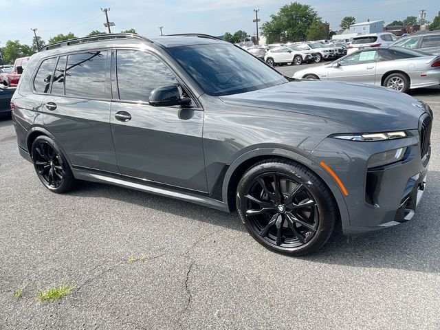 2023 BMW X7 M60i
