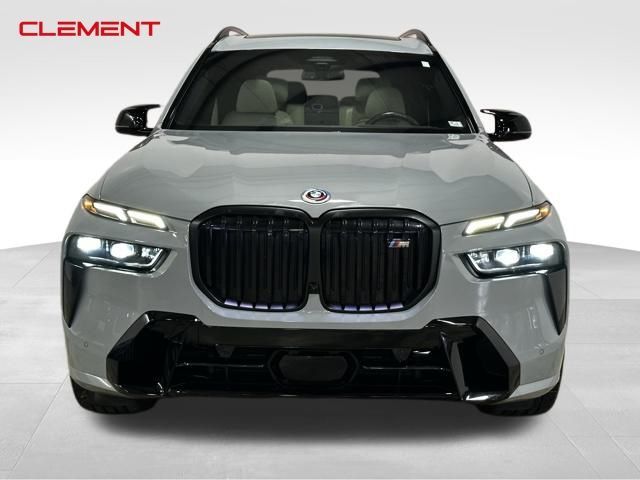 2023 BMW X7 M60i