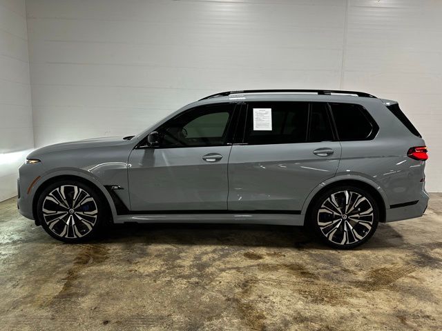 2023 BMW X7 M60i