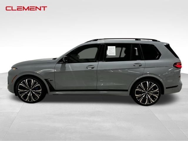 2023 BMW X7 M60i