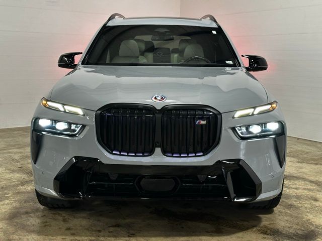 2023 BMW X7 M60i