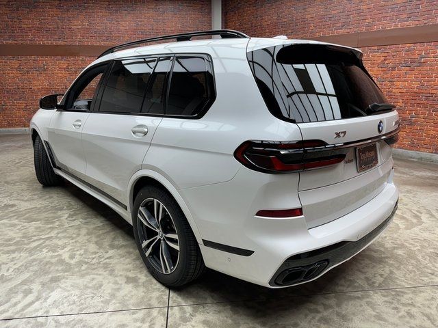 2023 BMW X7 M60i