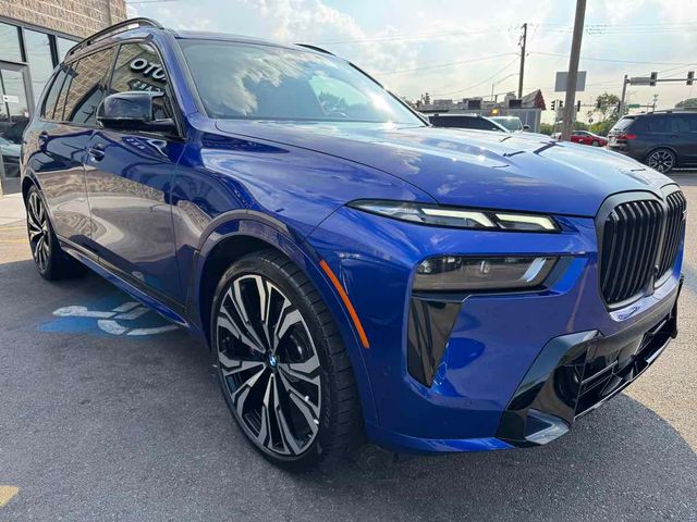 2023 BMW X7 M60i