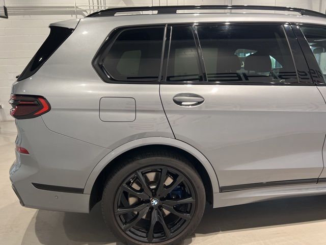 2023 BMW X7 M60i