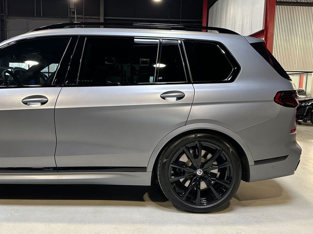 2023 BMW X7 M60i