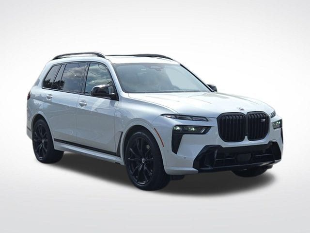 2023 BMW X7 M60i
