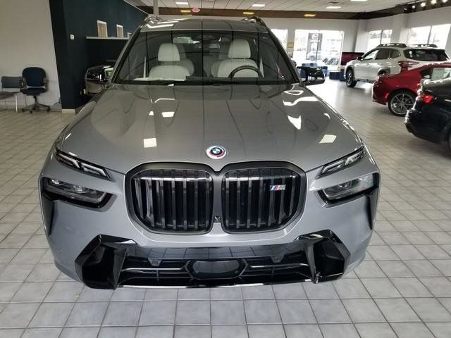 2023 BMW X7 M60i