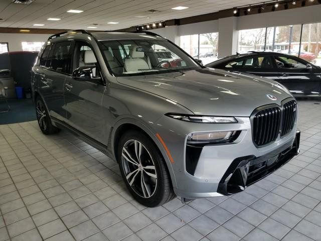 2023 BMW X7 M60i