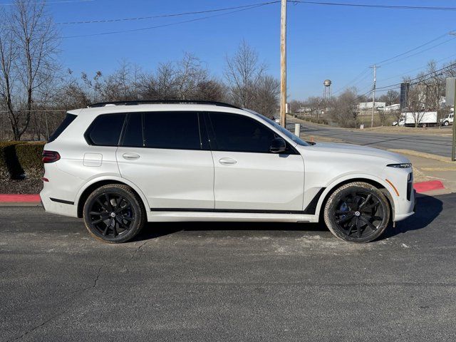 2023 BMW X7 M60i