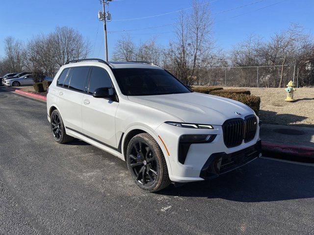 2023 BMW X7 M60i