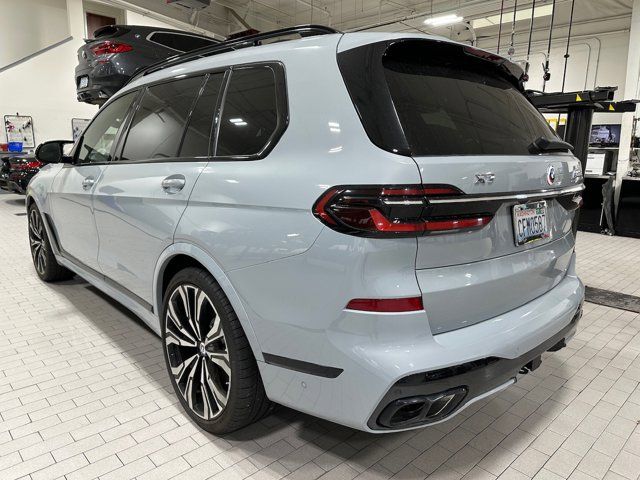 2023 BMW X7 M60i