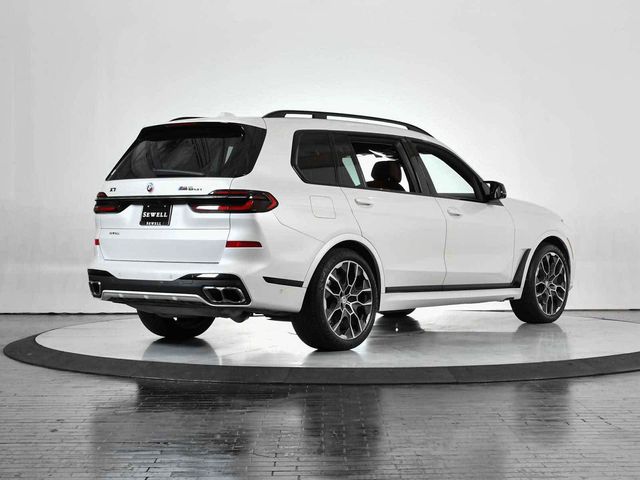 2023 BMW X7 M60i