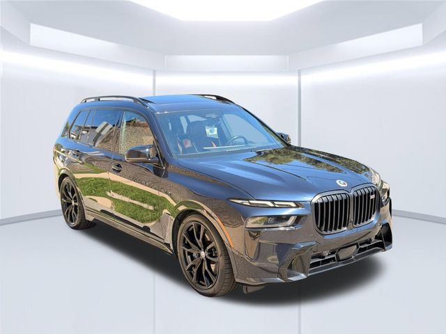 2023 BMW X7 M60i