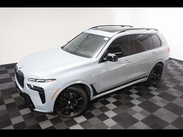 2023 BMW X7 M60i