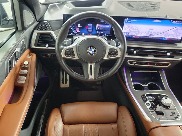 2023 BMW X7 M60i