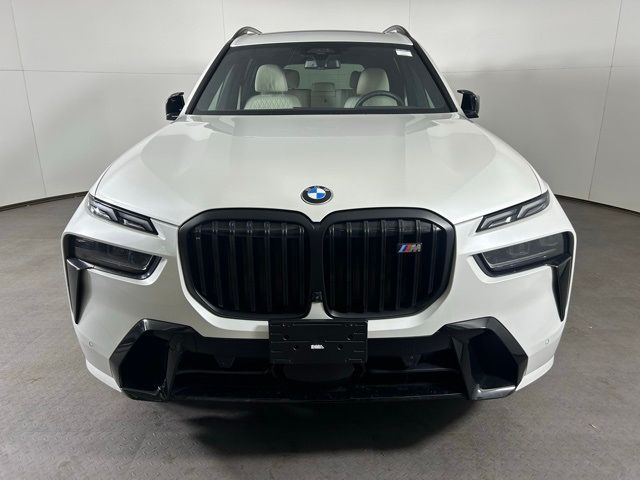 2023 BMW X7 M60i