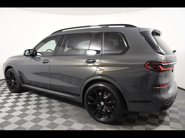 2023 BMW X7 M60i