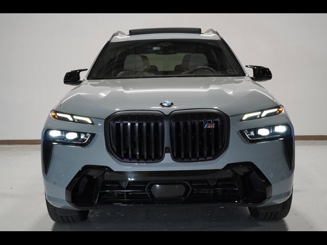 2023 BMW X7 M60i